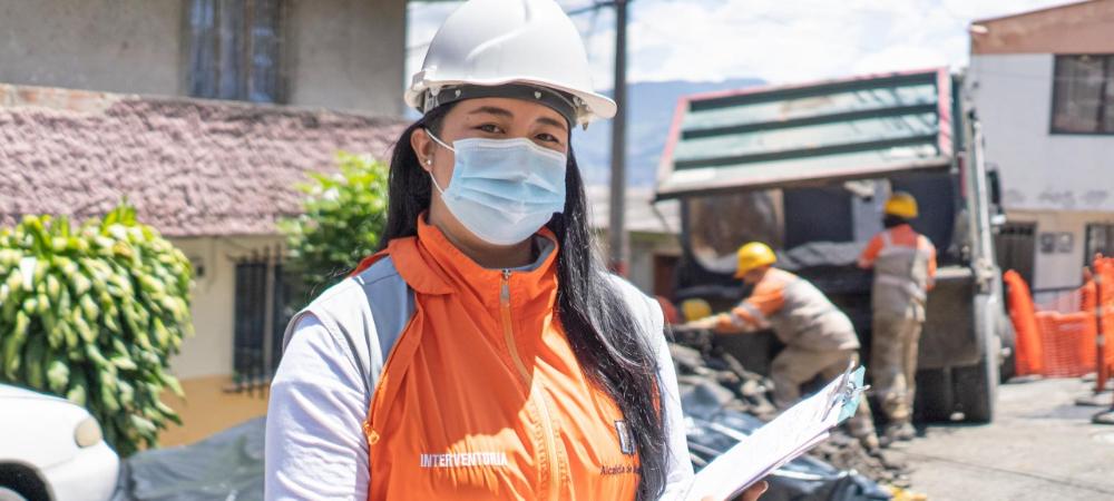 Mujeres que trabajan en obras públicas